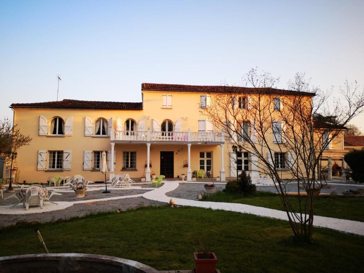 Le Clos Des Cedres B&B La Rochefoucauld Exterior photo