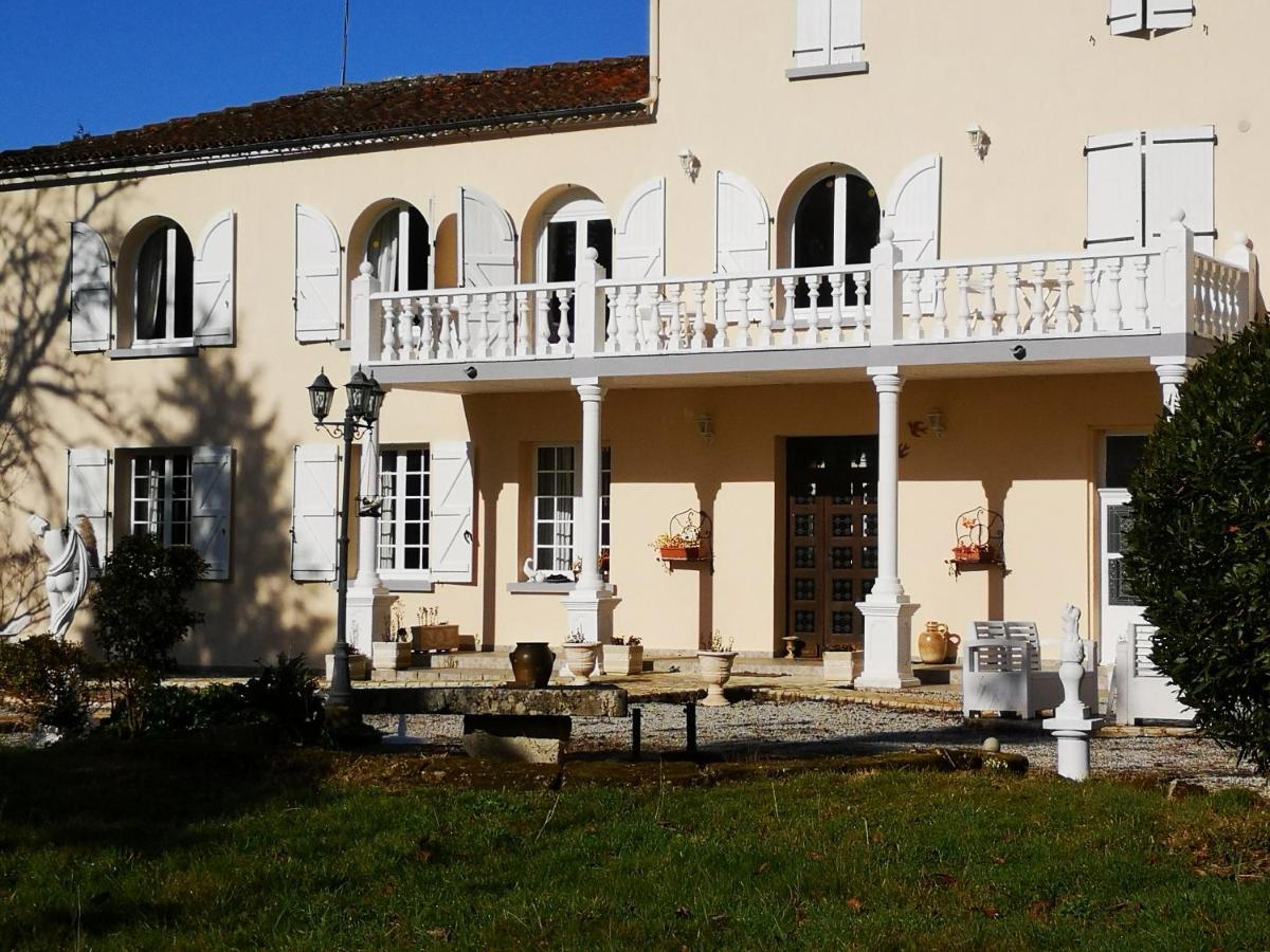 Le Clos Des Cedres B&B La Rochefoucauld Exterior photo