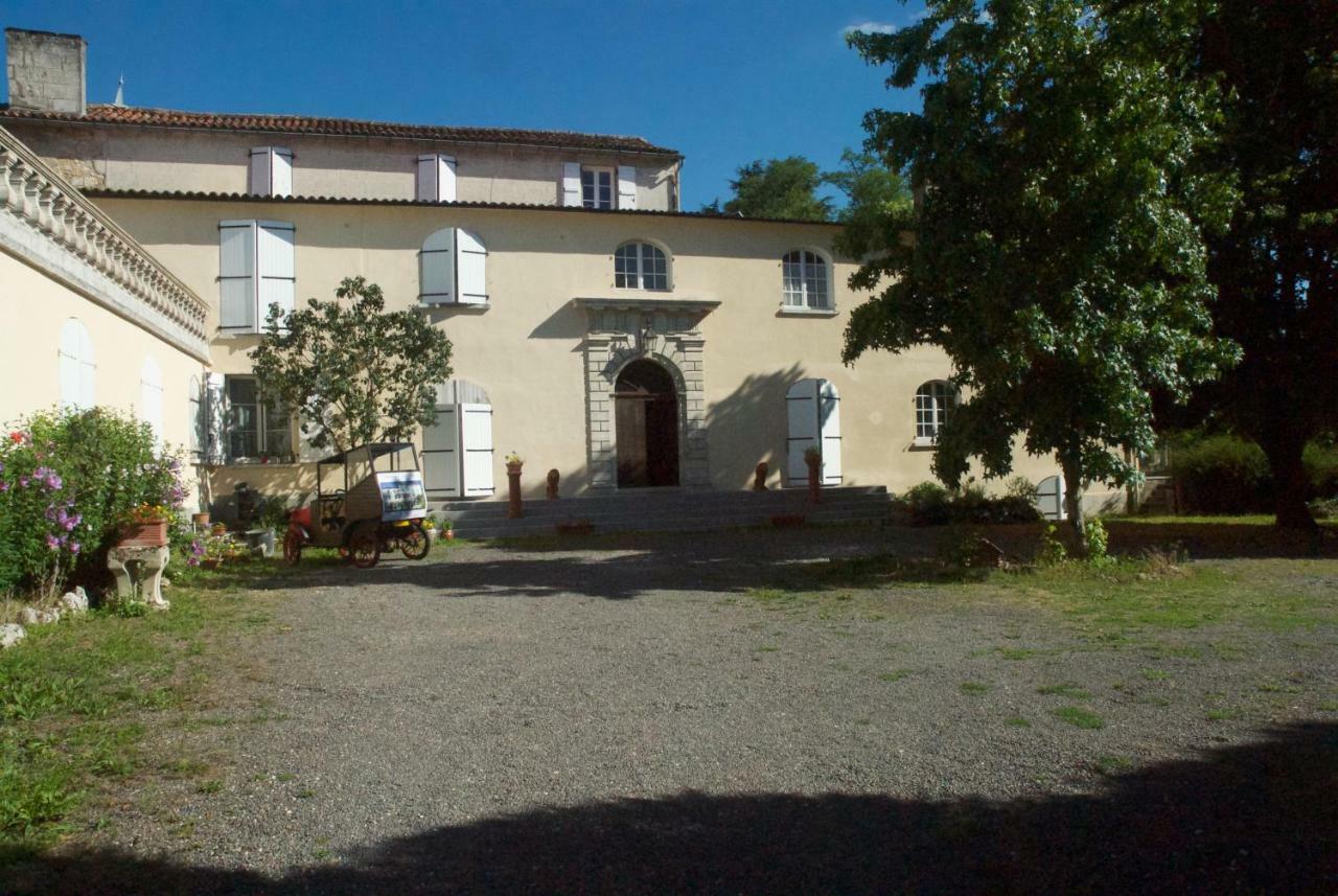 Le Clos Des Cedres B&B La Rochefoucauld Exterior photo