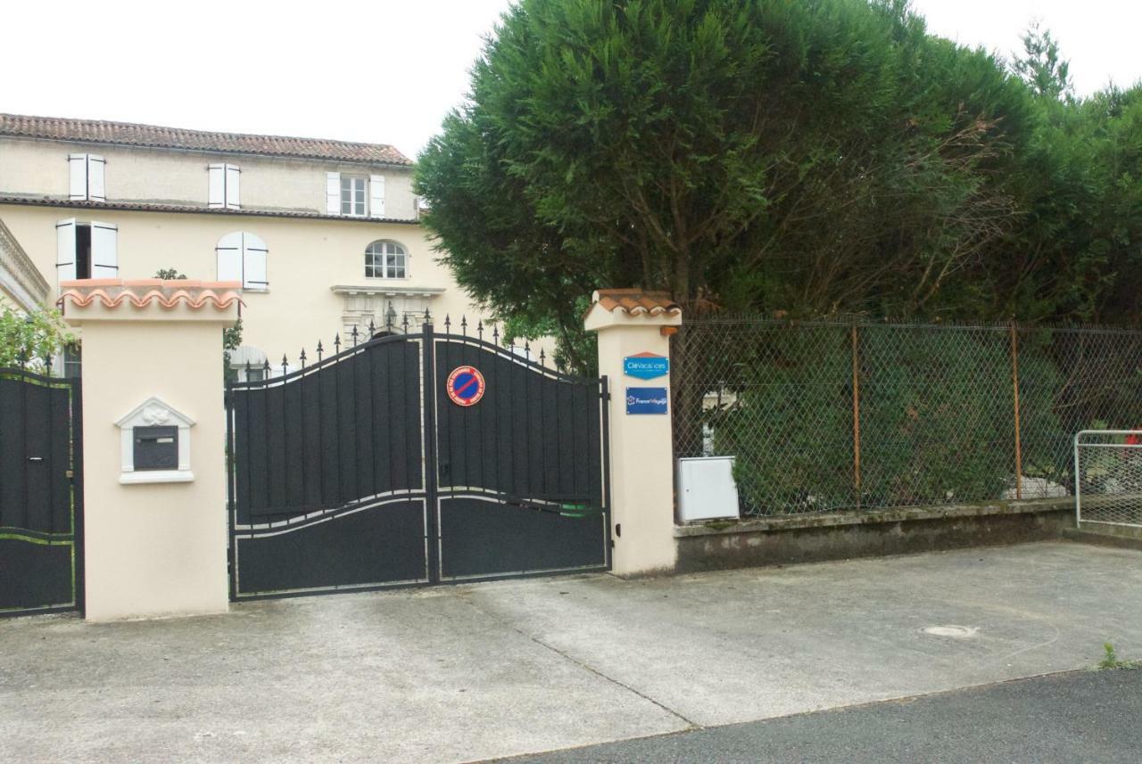 Le Clos Des Cedres B&B La Rochefoucauld Exterior photo